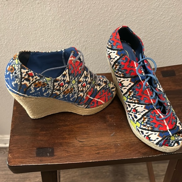 Never Worn Cute Summer Sandals - Picture 1 of 5